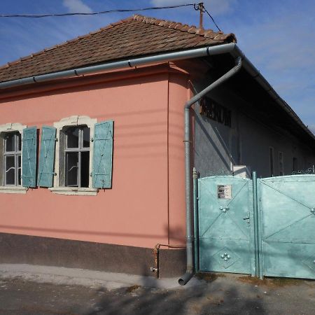 Merum Pinceszet Es Vendegszoba Tallya Exterior photo