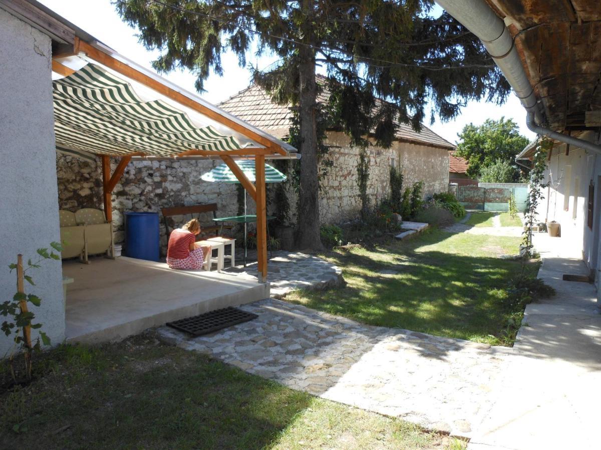 Merum Pinceszet Es Vendegszoba Tallya Exterior photo