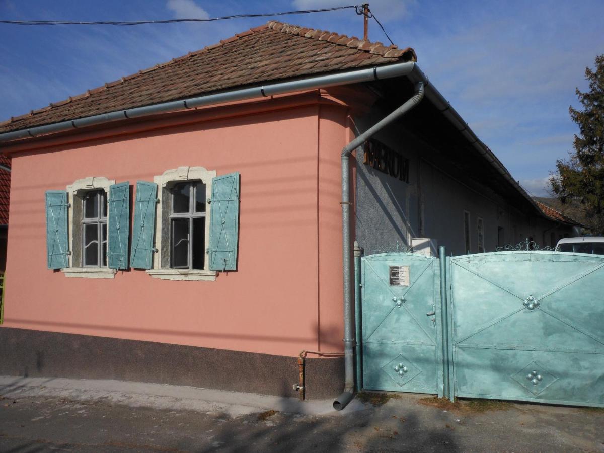 Merum Pinceszet Es Vendegszoba Tallya Exterior photo